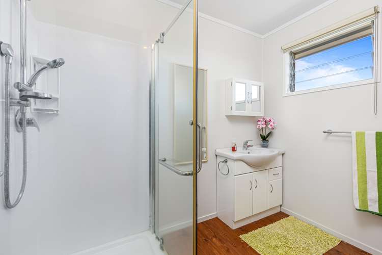 2/62 Vera Road Te Atatu South_6