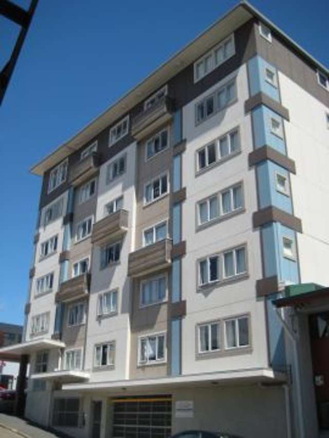 401/12 Martin Square 2185_4