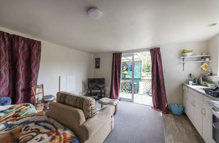 41 Murphy Street Toi Toi_17