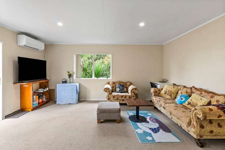 2/39 Lancaster Road Beach Haven_6