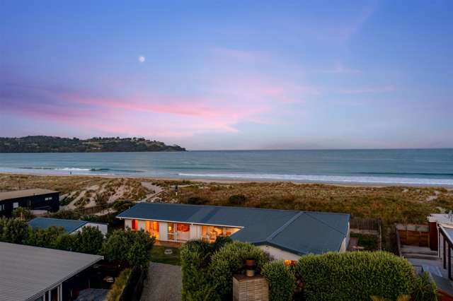 A GENUINE KIWI GETAWAY ON THE BEACHFRONT