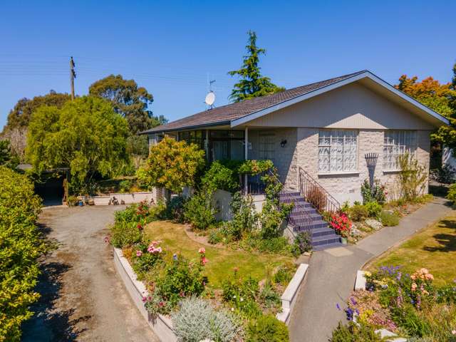 Immaculate 3 bedroom Summerhill Stone Home