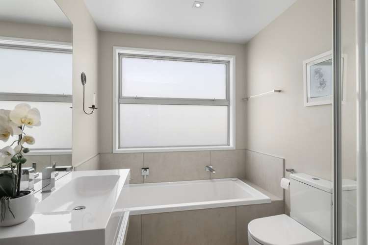 16 Saint Pauls Drive Brookfield_12