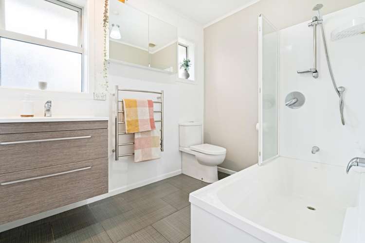 71 Wallace Road Mangere Bridge_15