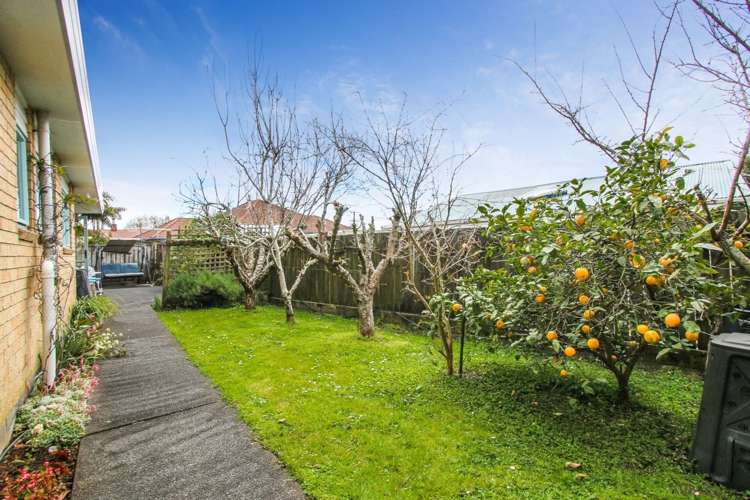 4a Brandon Road Glen Eden_13