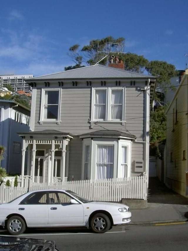 Charming Te Aro 1BR Flat w/ Courtyard