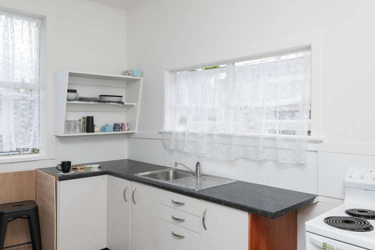 110 De Lautour Road Inner Kaiti_15