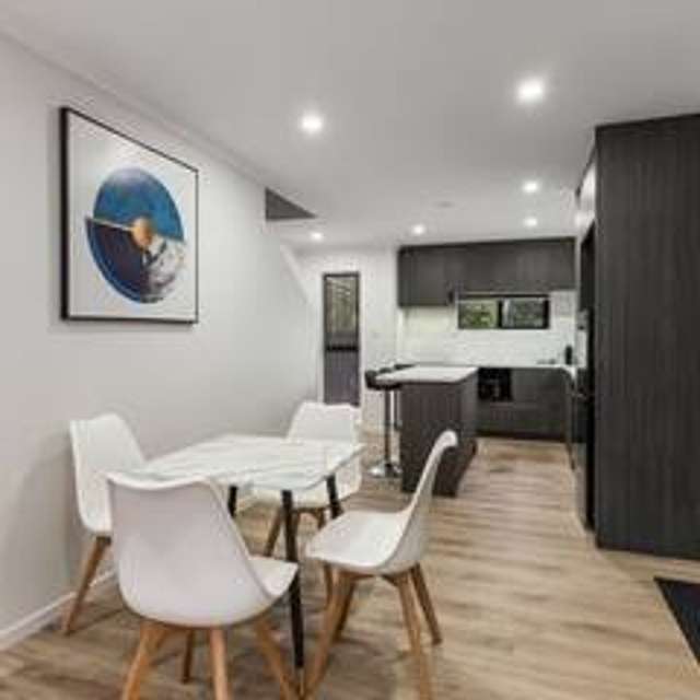 2/18 Jupiter Street 10938_2