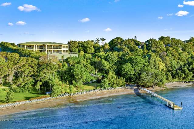 Absolute waterfront with jetty and mooring