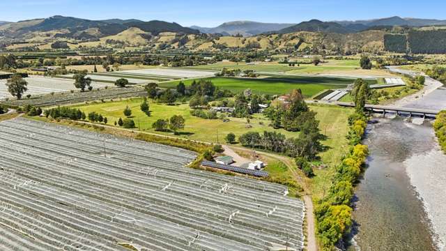 3 Dwellings & Warehouse on 4 Ha - Urgent Sale