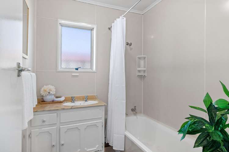 2 Leeds Place Solway_8