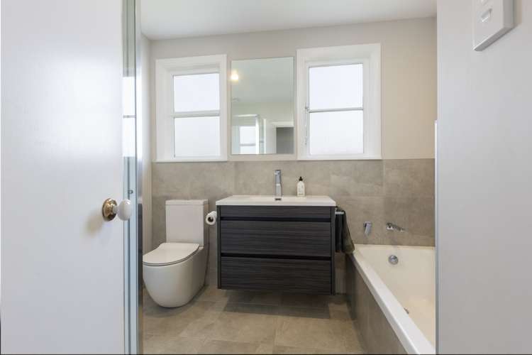 18 Rewi Road Royal Oak_13