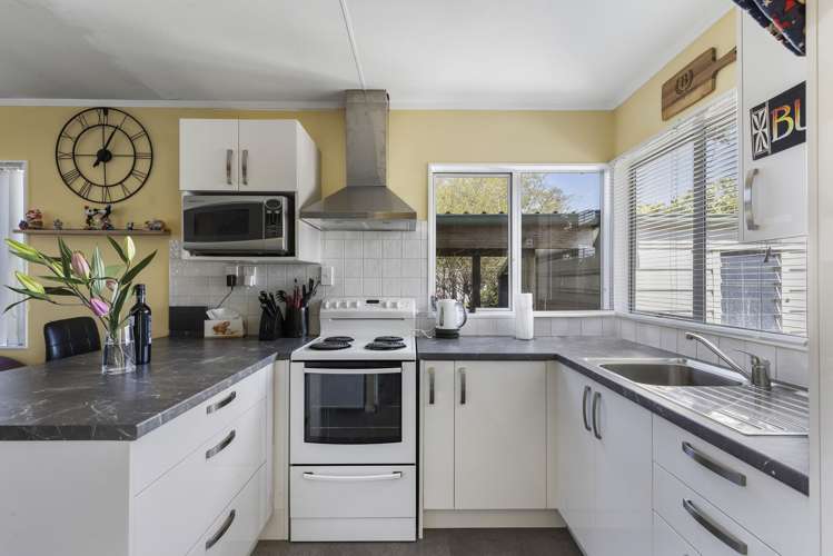 3/85 Atkinson Road Titirangi_4