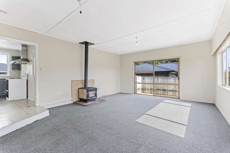 44 Egmont Road Waiwhakaiho_6