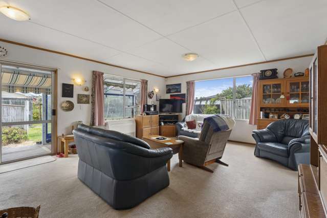 2 Colenso Place Otaki Beach_4