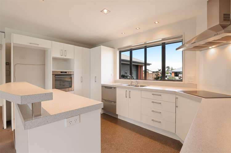 8 Parkdale Close Allenton_1