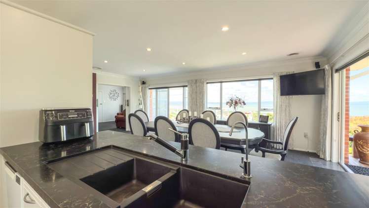 208 St Patrick's Row Thames_8