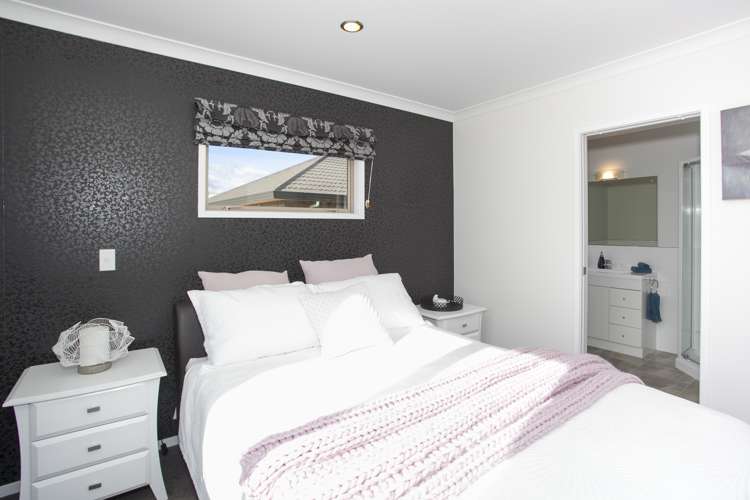 19 Meridian Grove Kelvin Grove_13