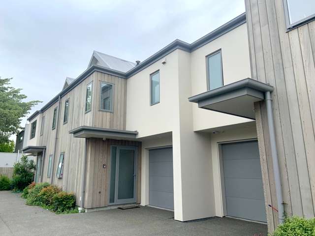 Immaculate modern townhouse