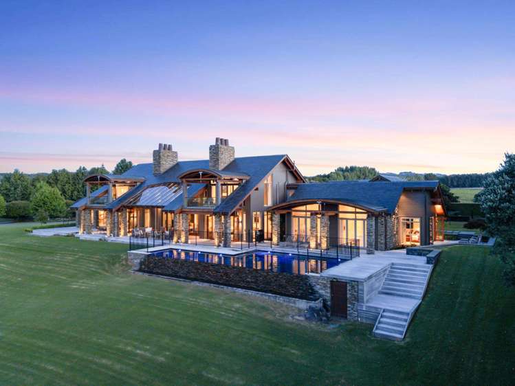 Family 'moves heaven and earth' to buy 'Aspen on steroids' mansion in east Auckland
