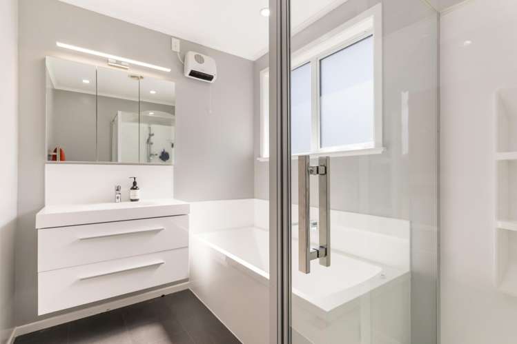 16 Spicer Place Tawa_18