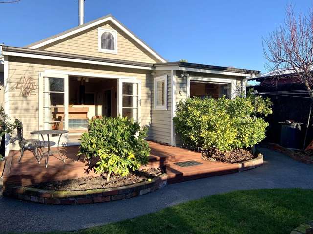 Gorgeous retro style fully furnished immaculate cottage!