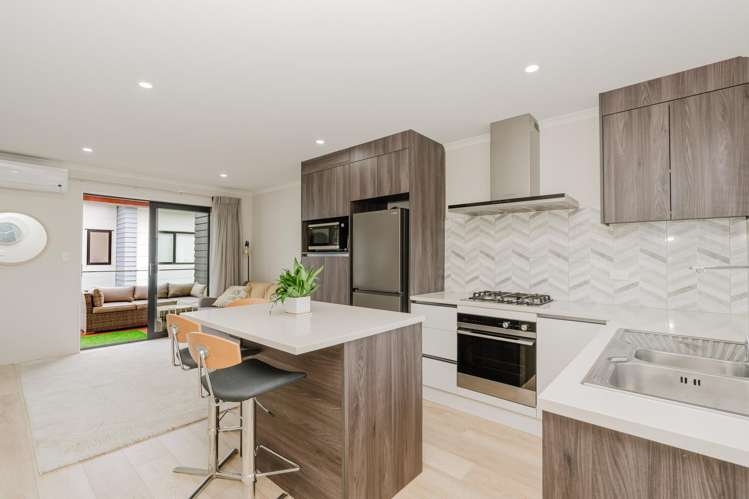 2/11 Gazeley Avenue Silverdale_1