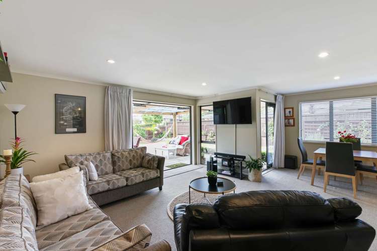 2 Eagle Street Welcome Bay_1