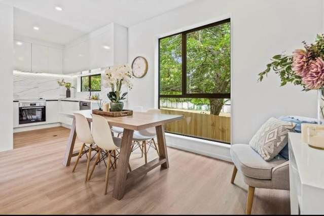 Brand-New Luxury House in Botany Downs