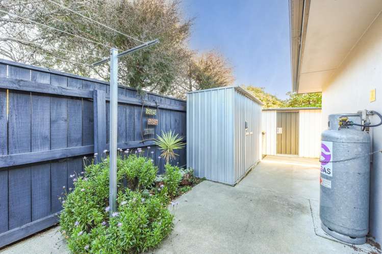 2 Strawberry Grove Richmond_19