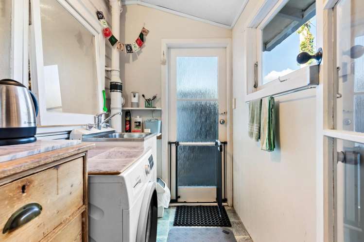 20 Lake Road Devonport_11