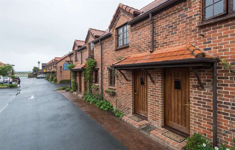 3/7 Quiet Woman Way Monaco_16