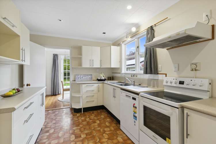 29 Collins Avenue Tawa_7