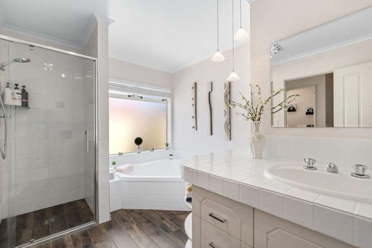 2 Florida Key Papamoa_16