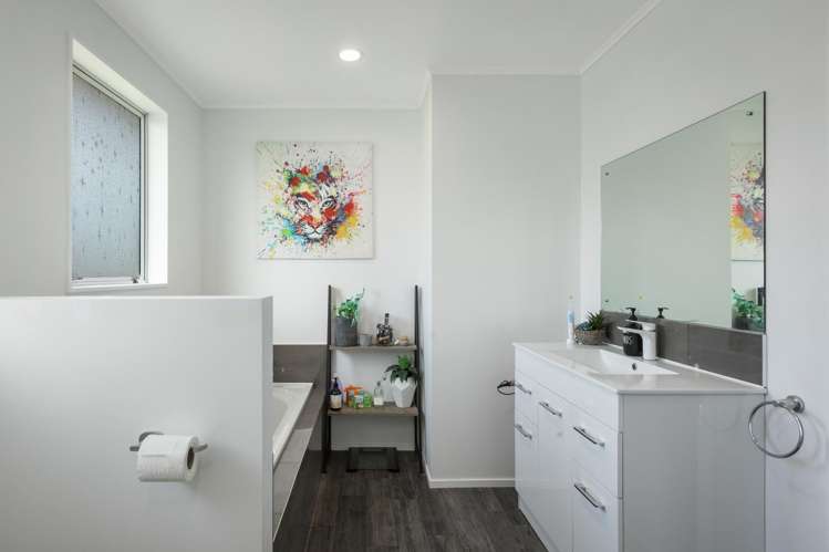 13 Washington Square Paeroa_11