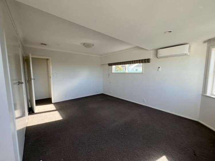 22 Tiroroa Avenue Te Atatu South_11