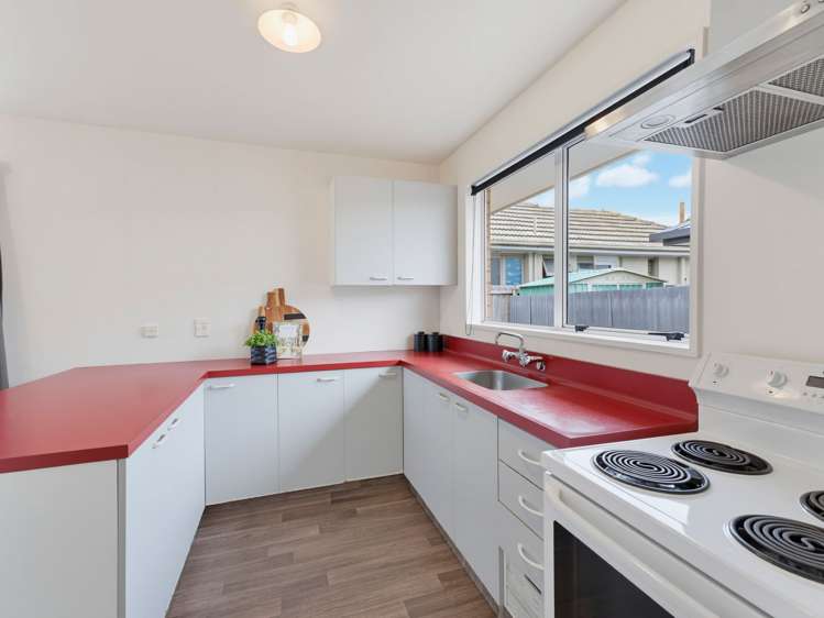 2/2 Bentley Street Russley_5
