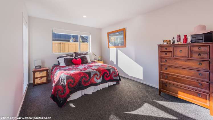 9 Farnborough Way Rolleston_5