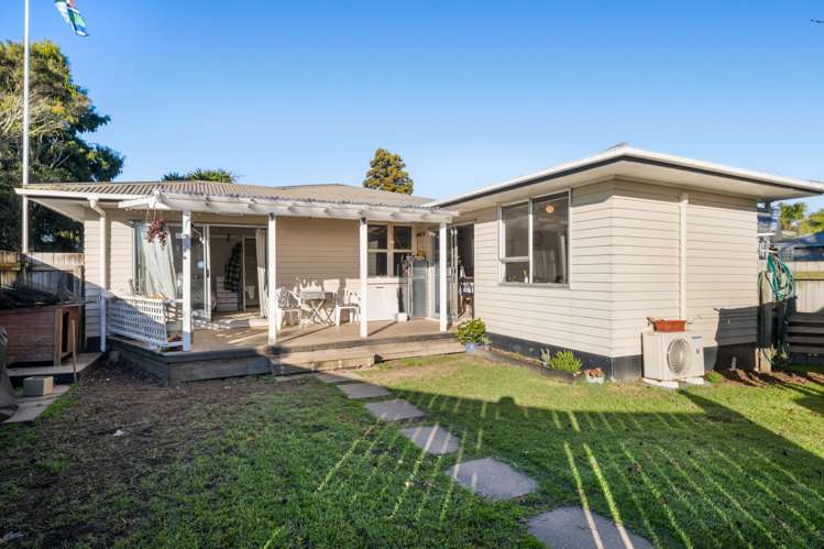 42 Cobham Crescent Kelston_13