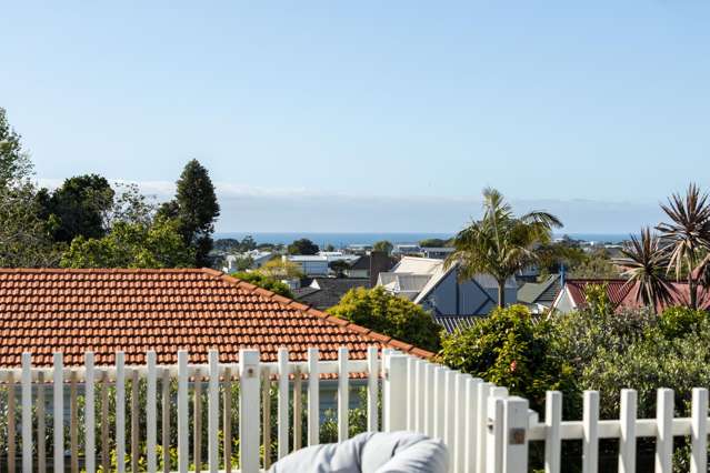 Sea Views + Potential On Lismore