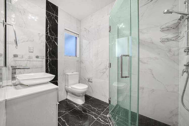 8 Moville Drive Flat Bush_14