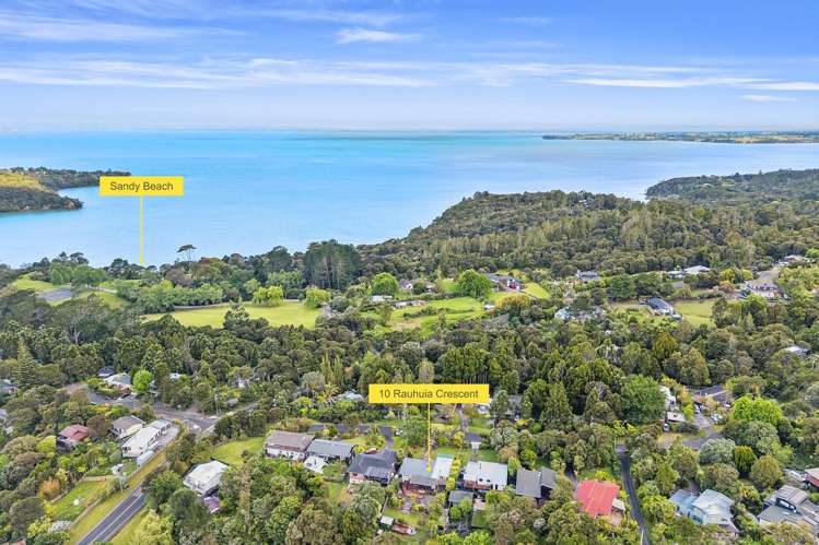 10 Rauhuia Crescent Parau_32
