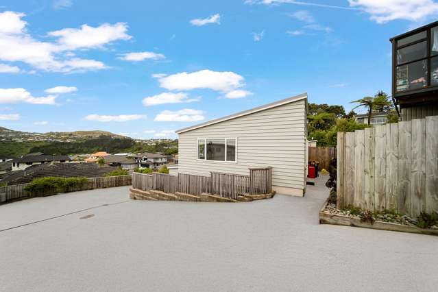 3A Hillview Crescent Paparangi_3