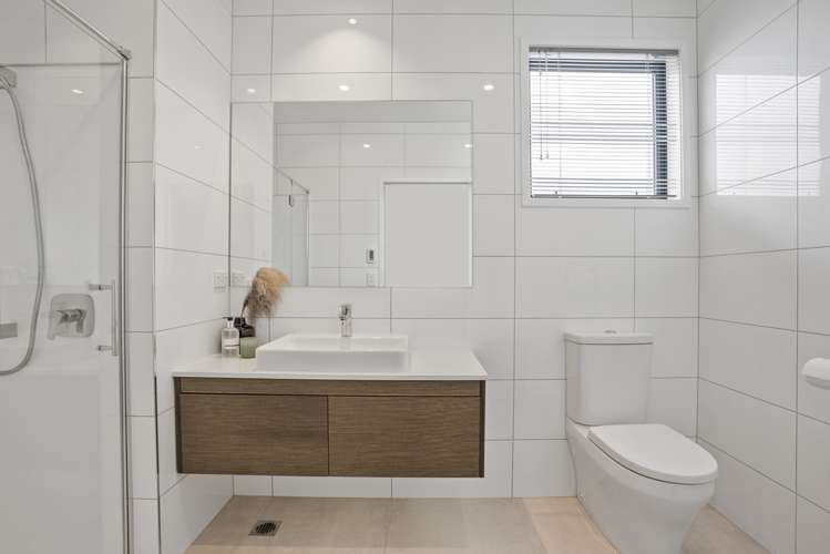 6 Kimiora Street Three Kings_10