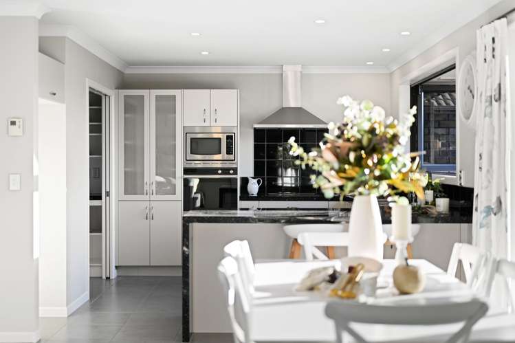 6 Compton Grove Huntington_5