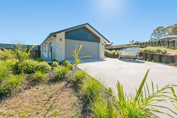 201 Ballintoy Park Drive Welcome Bay_19