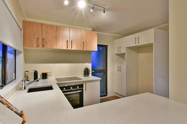 2/6 Hatherley Place Clendon Park_5