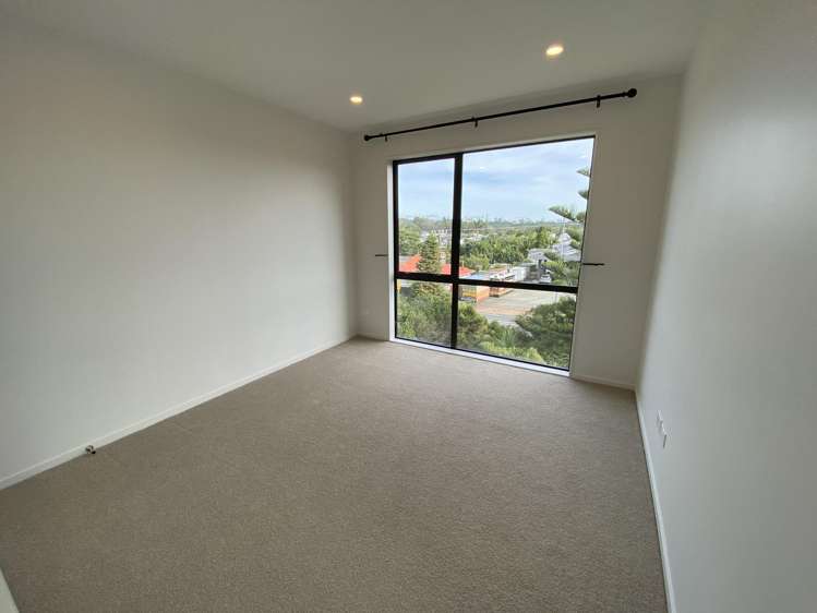 1/4052 Great North Road Glen Eden_6