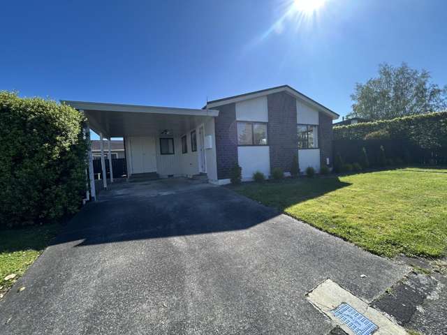 Easy-Care 3-Bedroom Home with Heat Pump and Courtyard