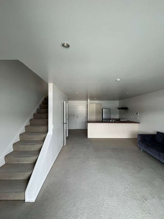 20/8 Girton Terrace Mount Cook_1